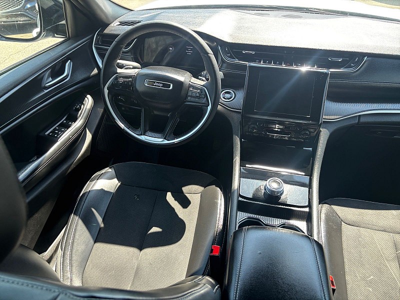 2024 Jeep Grand Cherokee L Altitude 4x4 White at Royal Car Center