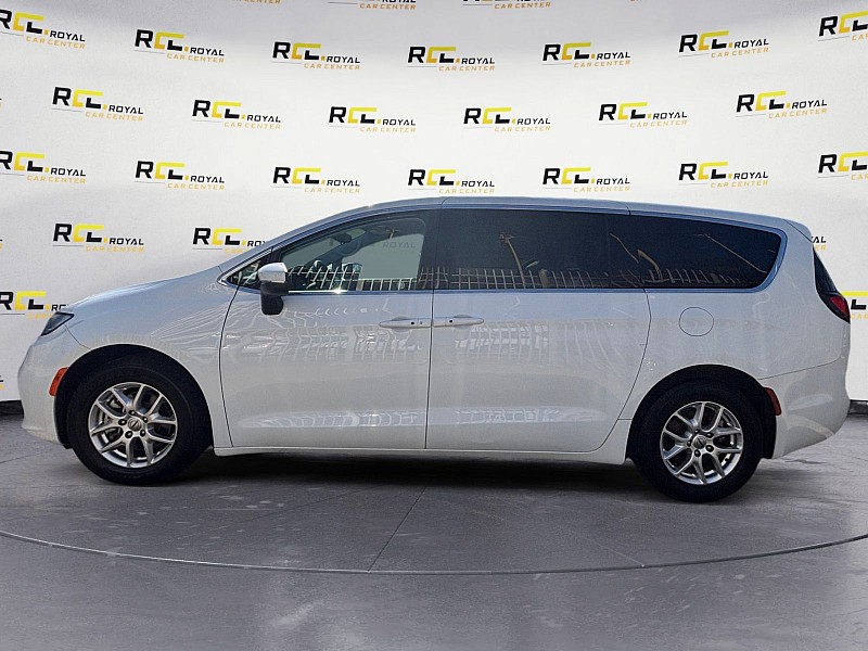 2023 Chrysler Pacifica Touring L FWD - 1
