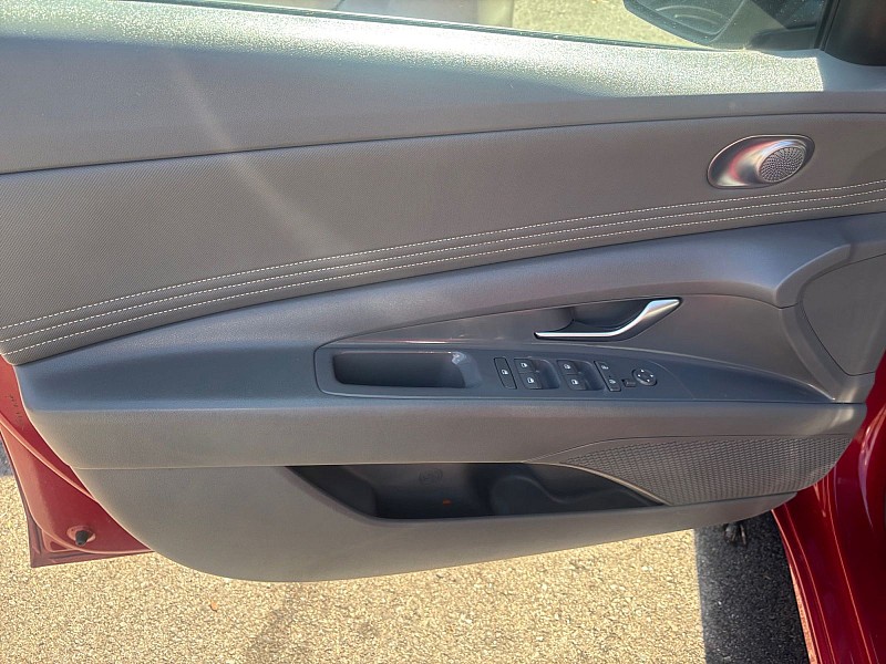 2023 Hyundai Elantra SEL IVT Red at Royal Car Center