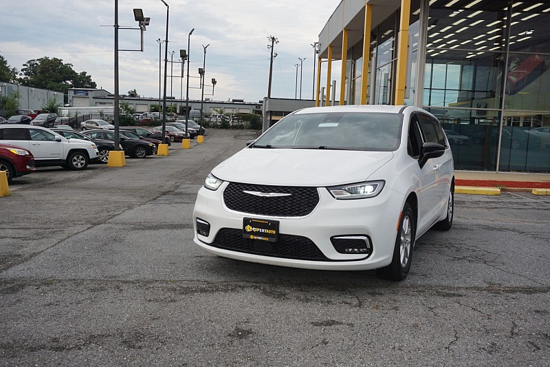2025 WHITE Chrysler Pacifica For Sale in Temple Hills MD - Alexandria VA at Expert Auto Stock T15437 VIN 2C4RC1BG0SR585847