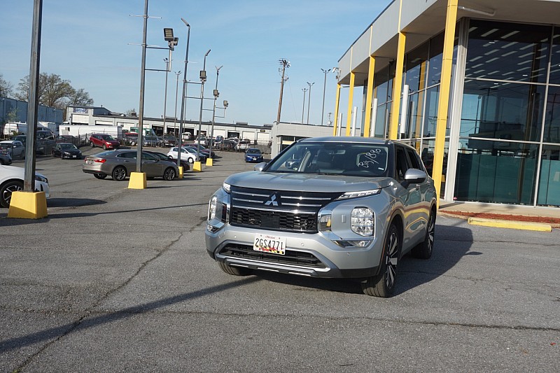 2025  Mitsubishi Outlander For Sale in Temple Hills MD - Alexandria VA at Expert Auto Stock T15309 VIN JA4J4VA83SZ032816