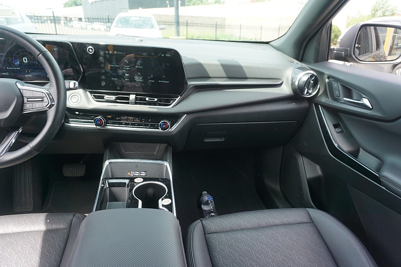 2025 Chevrolet Equinox LT - Photo 11