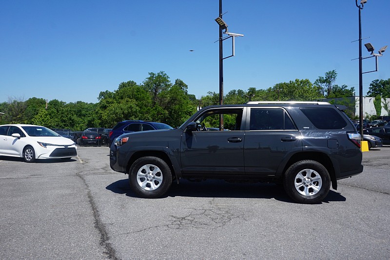 2024 Toyota 4Runner SR5 - Photo 7