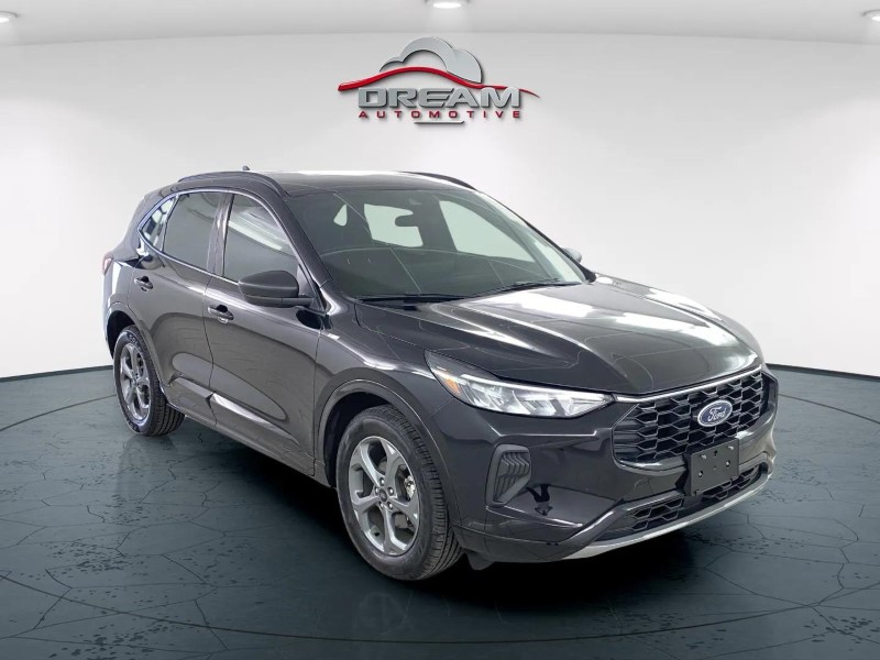 2023 Ford Escape ST-Line photo 2