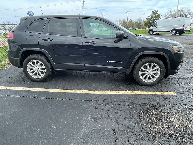 View vehicle photo 7