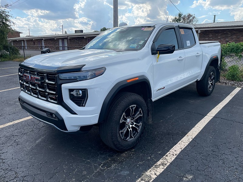 SUMMIT WHITE 2023 GMC Canyon Pickup Truck Four-Wheel Drive 8-Speed Automatic