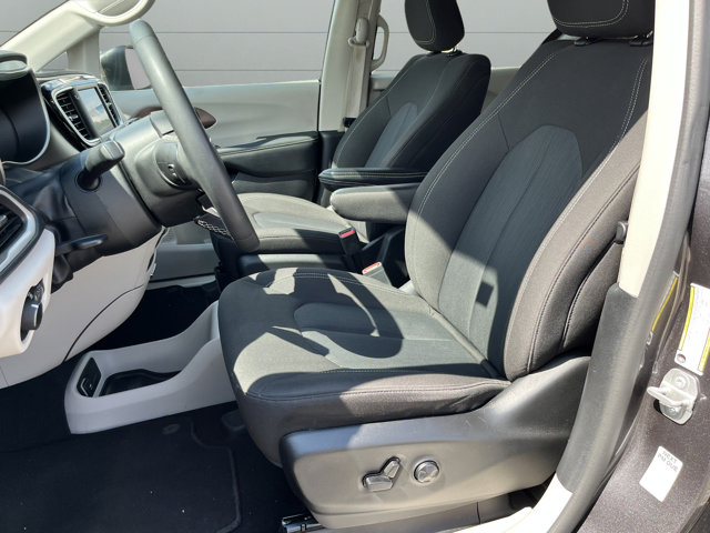 ChryslerVoyager17