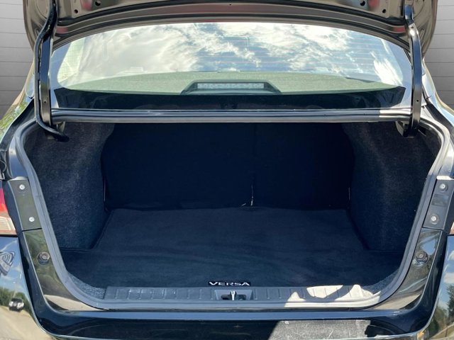 NissanVersa10