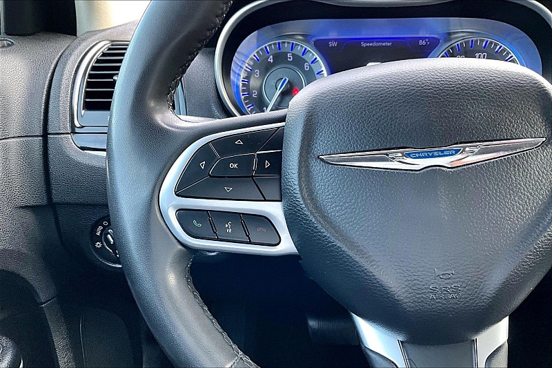 2023 Chrysler 300 #17