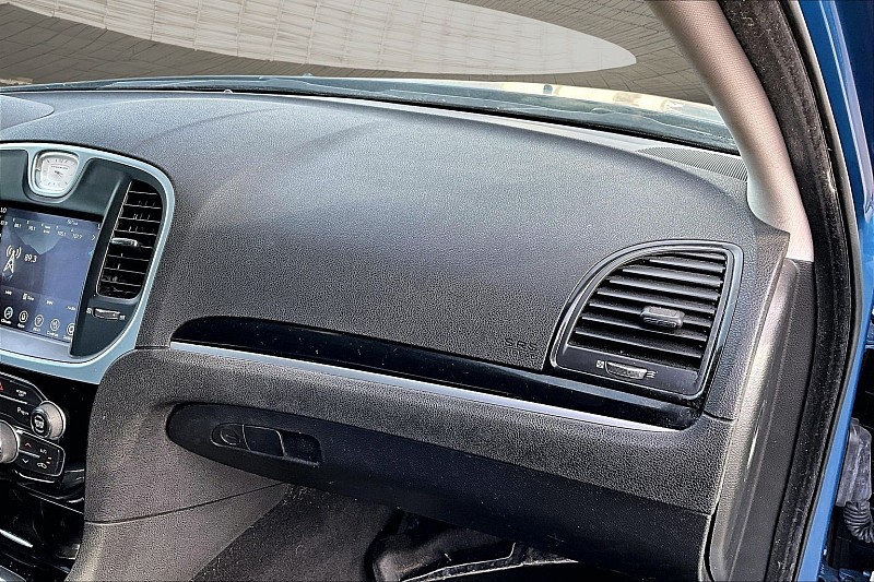 2023 Chrysler 300 #14