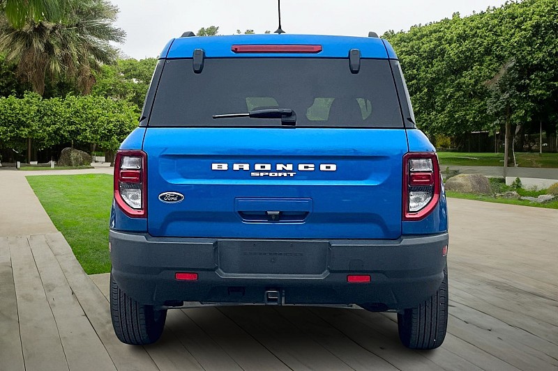 View vehicle photo 4