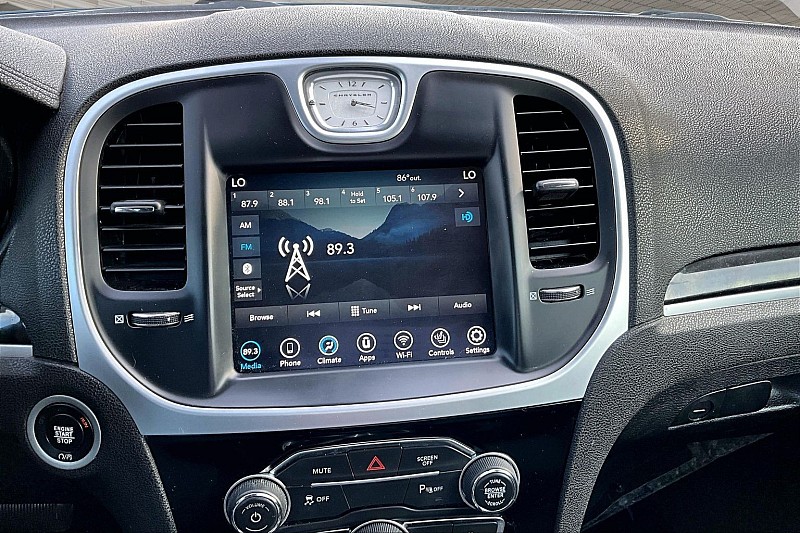 2023 Chrysler 300 #20