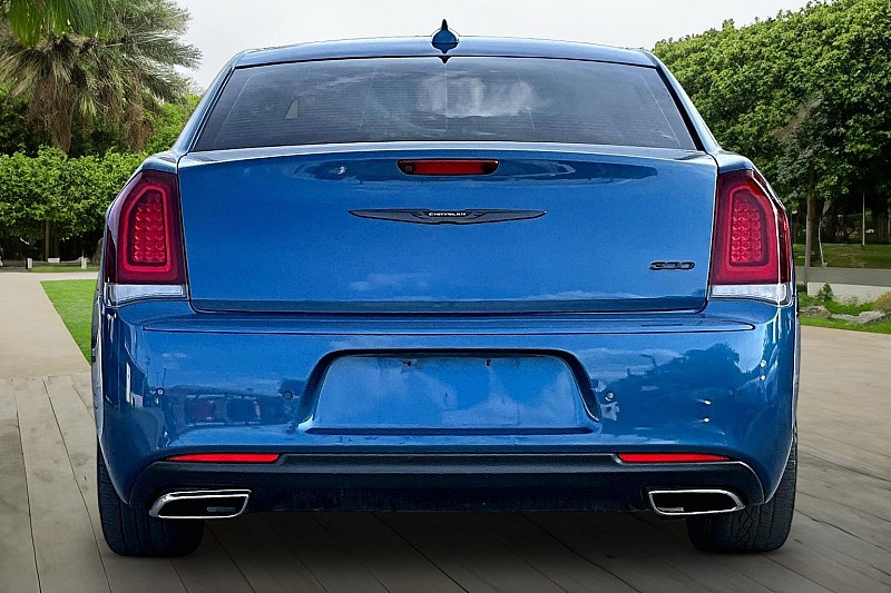 2023 Chrysler 300 #3