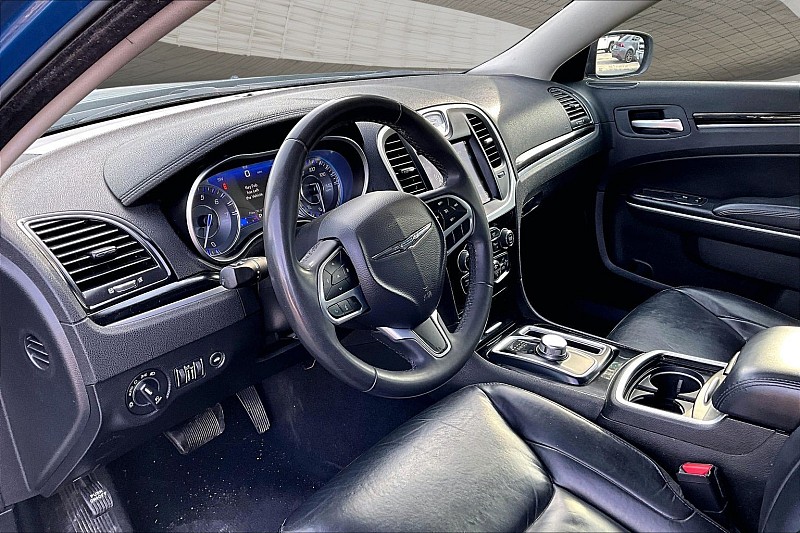 2023 Chrysler 300 #11