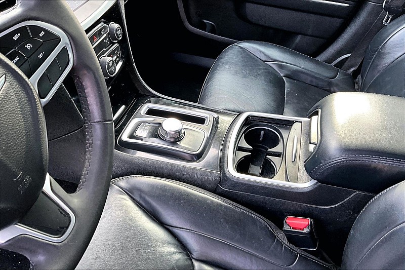 2023 Chrysler 300 #12