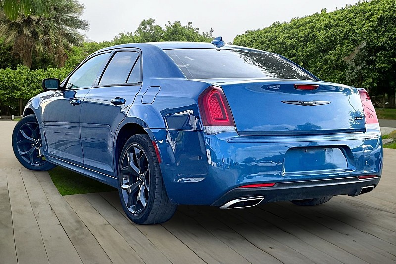2023 Chrysler 300 #10