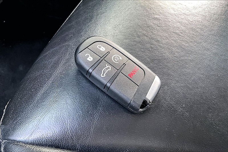 2023 Chrysler 300 #8
